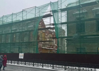 В Казани на ул. Баумана продолжаются противоаварийные работы на двух объектах культурного наследия