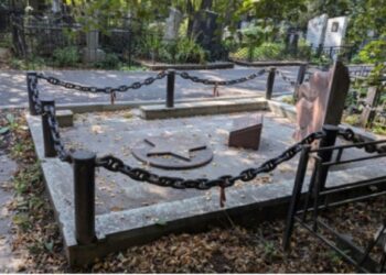 В Казани захоронения воинов получили статус ОКН