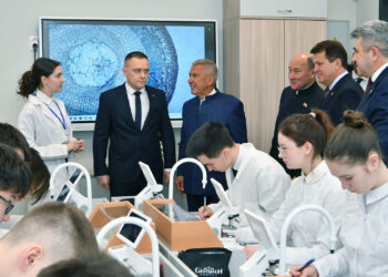 Минниханов посетил новый корпус татарской гимназии №2 и лицей-интернат №2 в Казани