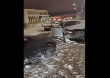 В Казани на ул. Профсоюзной Hyundai врезался в припаркованный BMW