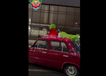 В Казани задержали водителя, перевозившего человека на крыше