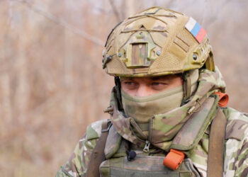 В Белогоровке ЛНР бойцы ВС РФ зачищают подземелья с помощью противотанковых мин