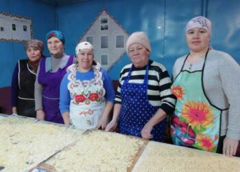 Жители Актанышского района приготовили лапшу для бойцов СВО