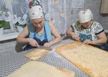 Волонтеры из Верхнеуслонского района готовят для бойцов СВО лапшу