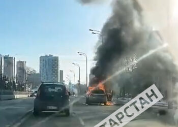 В Казани на ул. Аделя Кутуя сгорела легковушка