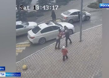 В Казани возбудили уголовное дело против водителя, который напал на женщину с ребенком на пешеходном переходе