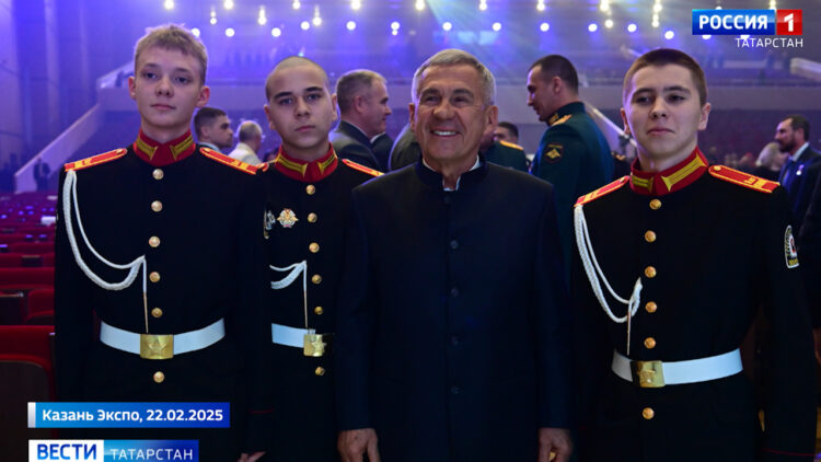 Минниханов в День защитника Отечества