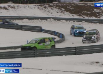 В Казани на автодроме Высокая Гора прошли ледовые гонки