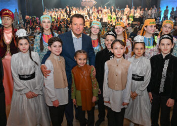 Ильсуш Метшин с участниками фестиваля