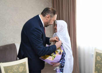 Алексей Песошин вручил медаль