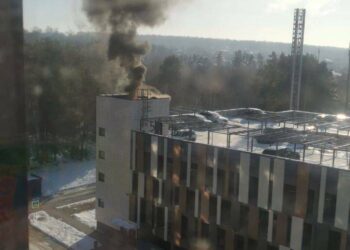 В Дербышках произошел пожар на крыше многоуровневой парковки