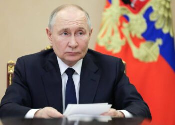 Путин поручил сократить набор на ненужные специальности в вузах