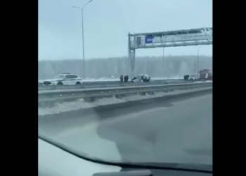 На Вознесенском тракте грузовик врезался в легковой автомобиль
