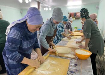 Жители Кукморского района готовят домашнюю лапшу для бойцов СВО