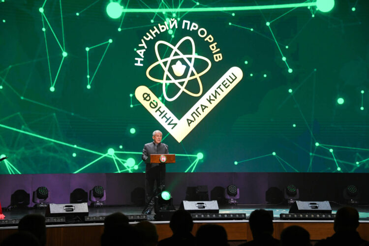 Рустам Минниханов