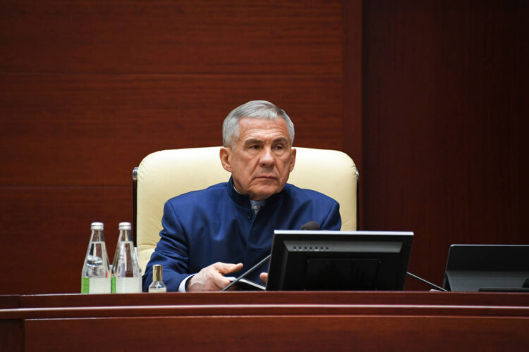 Рустам Минниханов