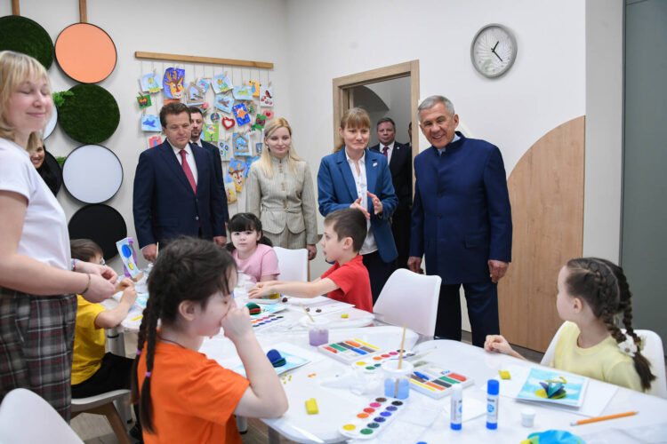 Рустам Минниханов в инклюзивном центре «Тылсым»