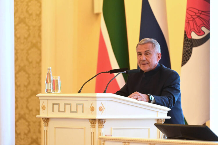 Рустам Минниханов