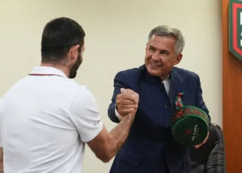 Минниханов об «Ак Барсе»: «Если меня нет на скамейке болельщиков, не думайте, что я за вас не болею»