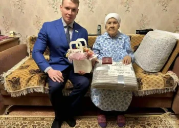 В Казани ветеранам Великой Отечественной войны вручили памятные медали и подарки