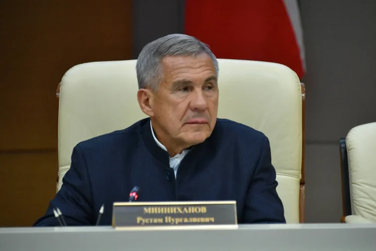 Рустам Минниханов
