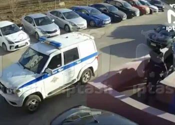 Соседи рассказали о поведении женщины, которая зарезала своего ребенка ножницами