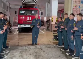 почтили память