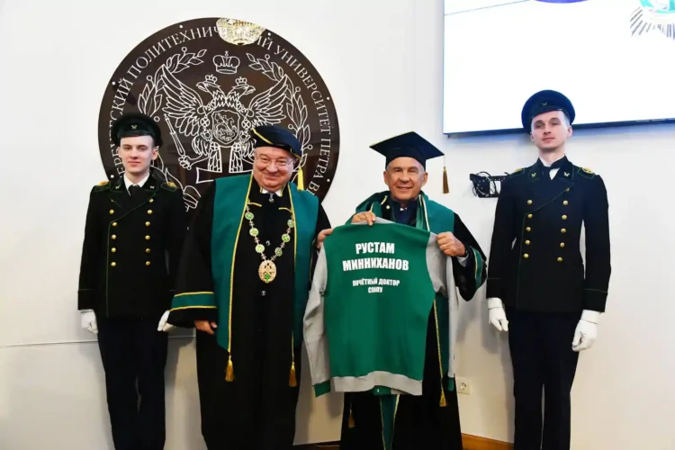 Рустам Минниханов