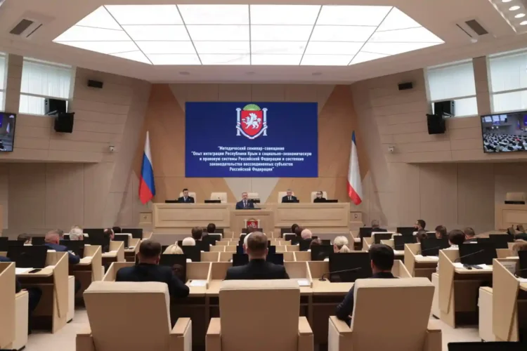 Фарид Мухаметшин поздравил крымчан с Днем Конституции Республики Крым