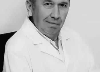 офтальмолог Валерий Газизов