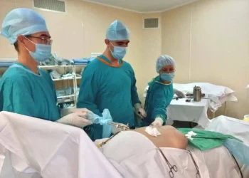 Операция Подробнее: https://www.tatar-inform.ru/news/vraci-bsmp-udalili-u-muzcinu-ogromnuyu-gryzu-zivota-kotoraya-mucila-ego-pyat-let-5984869