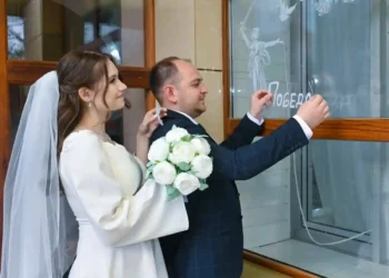 ЗАГСы Татарстана участвуют во всероссийской акции «Окна Победы»