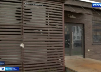 «Это просто ужас»: жильцы дома по ул.Кариева в Казани жалуются на магазин в своем доме