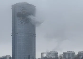 В Казани восстановят фасад жилого дома в ЖК «Лазурные небеса» после атаки БПЛА