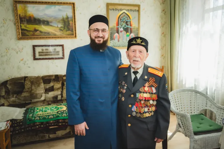 Муфтий Камиль хазрат посетил казанских ветеранов ВОВ