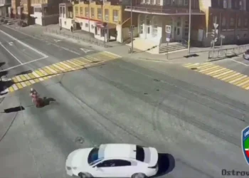 Момент ДТП мотоциклиста с иномаркой в Казани попал на видео