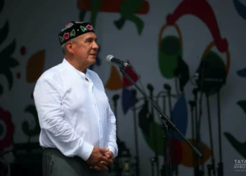 Миңнеханов Татарстан халкын ТАССР оешуга 105 ел тулу белән котлады