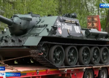 В Казани провели парад военной исторической техники