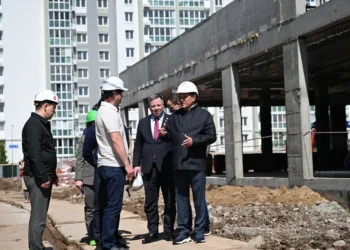 Ильсур Метшин проверил ход строительства поликлиники