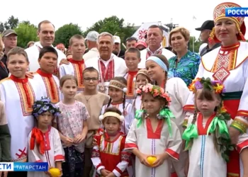 Народные песни, угощения, яркие костюмы: как в Татарстане отметили праздник мордовской культуры «Валда шинясь»