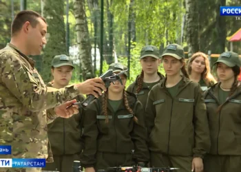 Лагерь для настоящих мужчин: в Казани юные герои патриотической смены осваивают тактическую, огневую и инженерную подготовку
