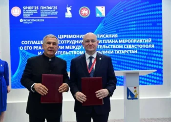 Рустам Минниханов и Развожаев подписали на ПМЭФ Соглашение о сотрудничестве РТ и Севастополя