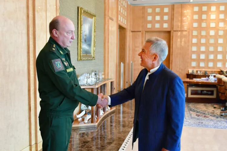 Рустам Минниханов