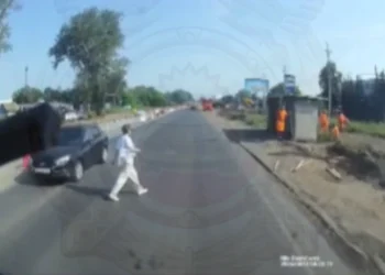 В Челнах грузовик сбил 50-летнюю женщину