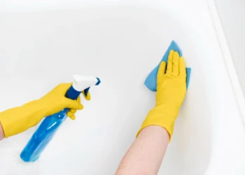 Как удалить плесень в ванной комнате раз и навсегда: эффективные методы и профилактика