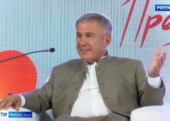 Рустам Минниханов встретился с участниками Летнего кампуса Президентской академии