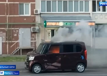 Любовь зла: в Казани мужчина пытался поджечь и разбить машину девушки, которая отказалась знакомиться с ним