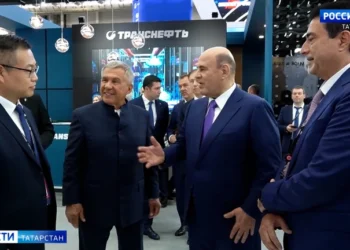 Рустам Минниханов посетили стенд Татарстана на выставке ИННОПРОМ