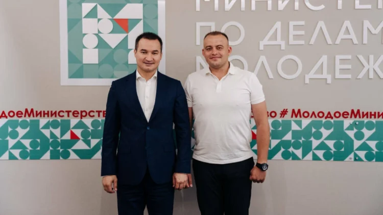 Ринат Садыков с участником СВО