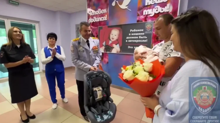 подарили автокресло